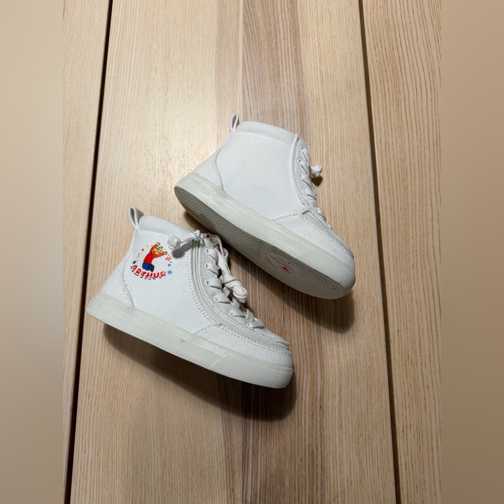 Billy Classic‎ High “Arthur” PBS Zip Up Shoes Toddler Size 10